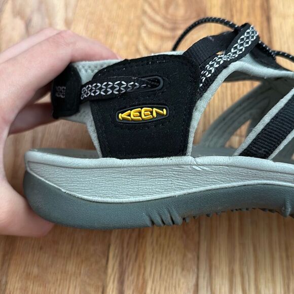 Keen Whisper Closed Toe Sport Black Waterproof Sandals Women’s Size 10 - Picture 7 of 10